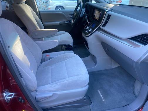 2015 Toyota Sienna LE