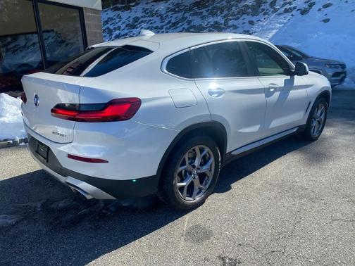 2022 BMW X4 xDrive30i