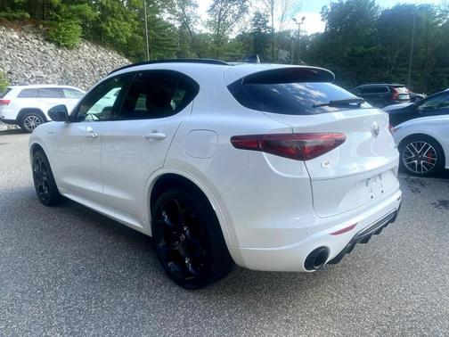 2022 Alfa Romeo Stelvio Veloce