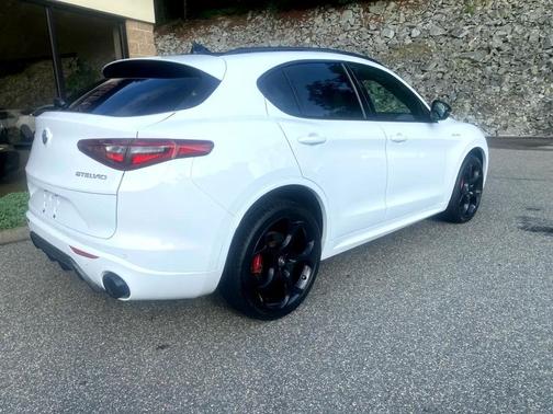 2022 Alfa Romeo Stelvio Veloce