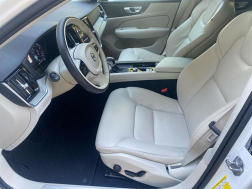 2022 Volvo V60 Cross Country T5
