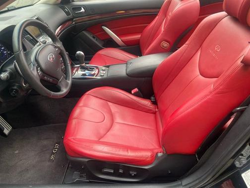 2011 INFINITI G37 Sport
