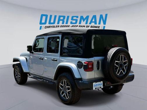Silver Zynith Clearcoat 2024 Jeep Wrangler 4-Door Sahara 4x4