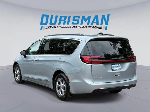 Silver Mist Clearcoat 2023 Chrysler Pacifica Limited