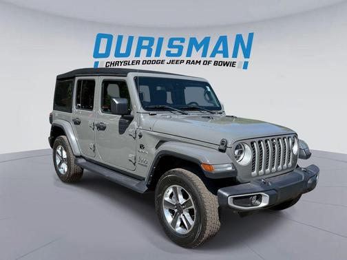 Sting-Gray Clearcoat 2022 Jeep Wrangler Unlimited Sahara