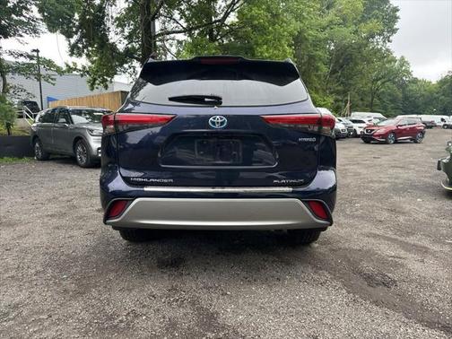 2021 Toyota Highlander Hybrid Platinum