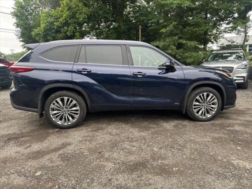 2021 Toyota Highlander Hybrid Platinum