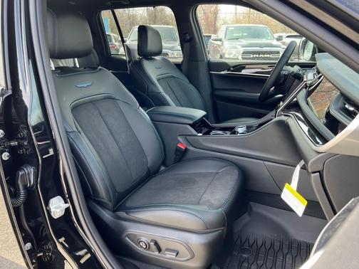 2023 Jeep Grand Cherokee 4xe Trailhawk