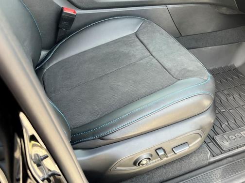 2023 Jeep Grand Cherokee 4xe Trailhawk