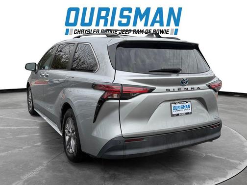 2021 Toyota Sienna XLE 8 Passenger