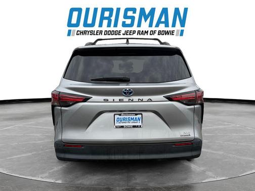 2021 Toyota Sienna XLE 8 Passenger