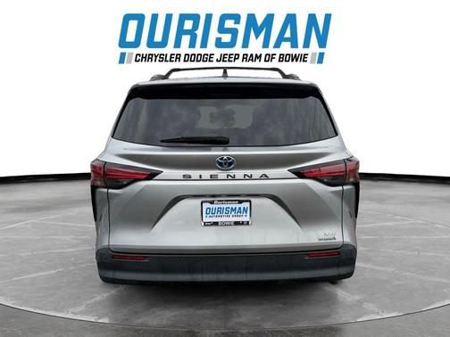 2021 Toyota Sienna XLE 8 Passenger