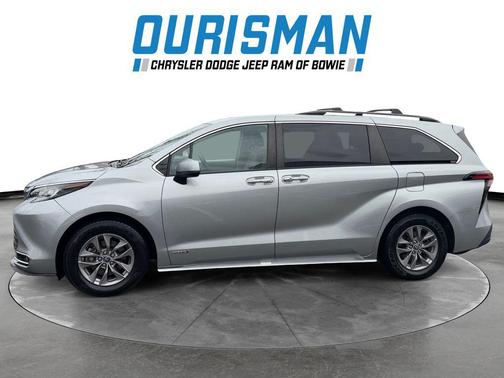 2021 Toyota Sienna XLE 8 Passenger