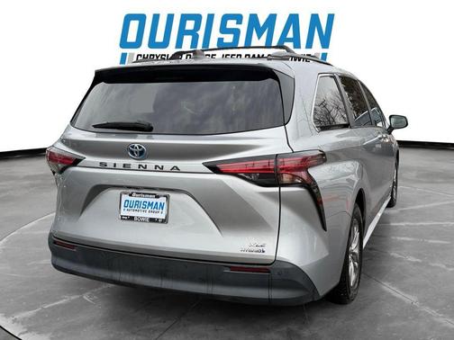 2021 Toyota Sienna XLE 8 Passenger