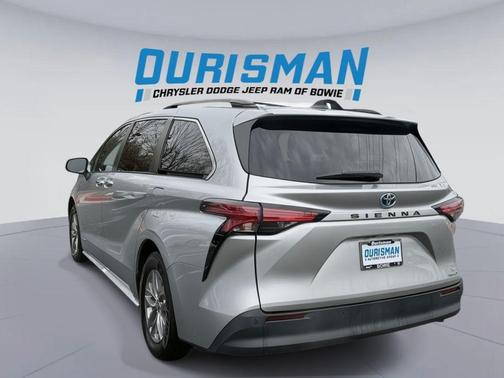 2021 Toyota Sienna XLE 8 Passenger