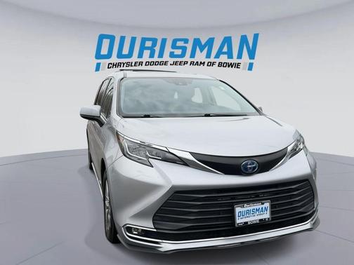 2021 Toyota Sienna XLE 8 Passenger