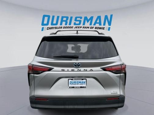 2021 Toyota Sienna XLE 8 Passenger