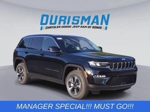 Diamond Black Crystal Pearlcoat 2024 Jeep Grand Cherokee 4xe Base