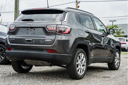 2022 Jeep Compass Latitude Lux