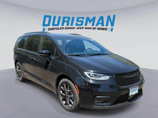 Diamond Black Crystal Pearlcoat 2026 Chrysler Pacifica Limited