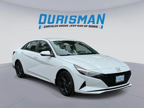 Quartz White 2022 Hyundai ELANTRA SEL