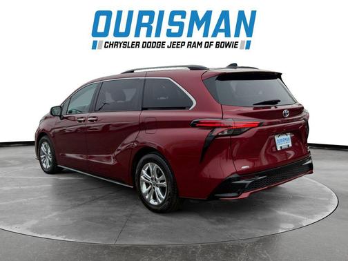 2022 Toyota Sienna XSE 7 Passenger