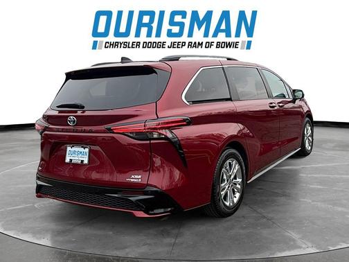 2022 Toyota Sienna XSE 7 Passenger