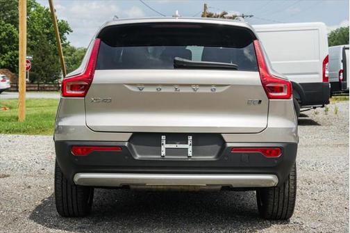 2023 Volvo XC40 B5 Plus Bright Theme