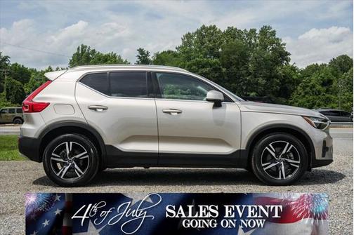 2023 Volvo XC40 B5 Plus Bright Theme