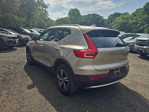 2023 Volvo XC40 B5 Plus Bright Theme