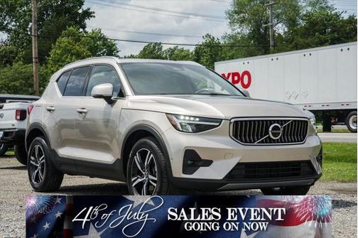 2023 Volvo XC40 B5 Plus Bright Theme