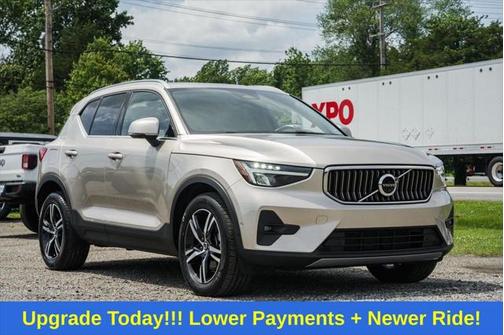 2023 Volvo XC40 B5 Plus Bright Theme