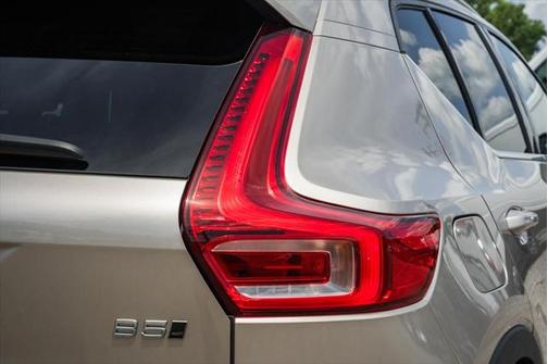 2023 Volvo XC40 B5 Plus Bright Theme
