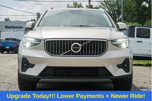 2023 Volvo XC40 B5 Plus Bright Theme