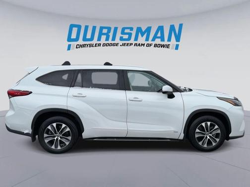 2022 Toyota Highlander Hybrid XLE