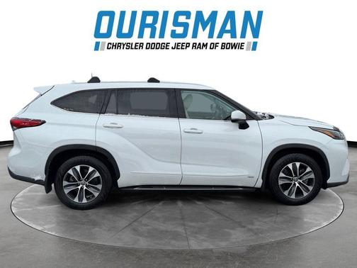 2022 Toyota Highlander Hybrid XLE