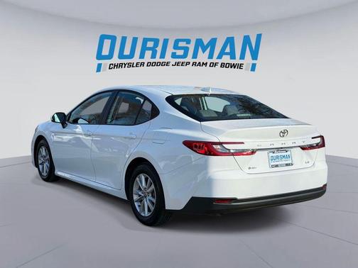 Ice Cap 2025 Toyota Camry LE