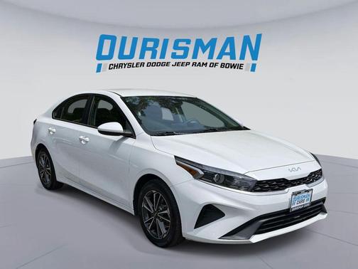Snow White Pearl 2022 Kia Forte LXS