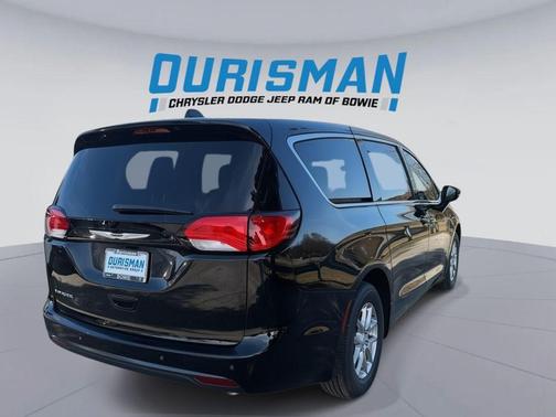 2026 Chrysler Voyager LX