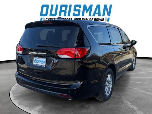 2026 Chrysler Voyager LX