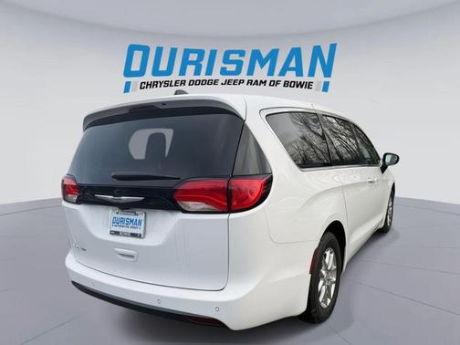 2026 Chrysler Voyager LX