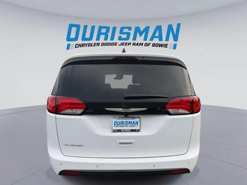 2026 Chrysler Voyager LX