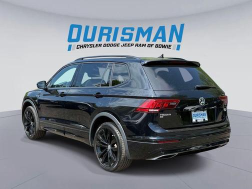 Deep Black Pearl 2021 Volkswagen Tiguan 2.0T SE R-Line Black 4MOTION