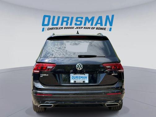 Deep Black Pearl 2021 Volkswagen Tiguan 2.0T SE R-Line Black 4MOTION