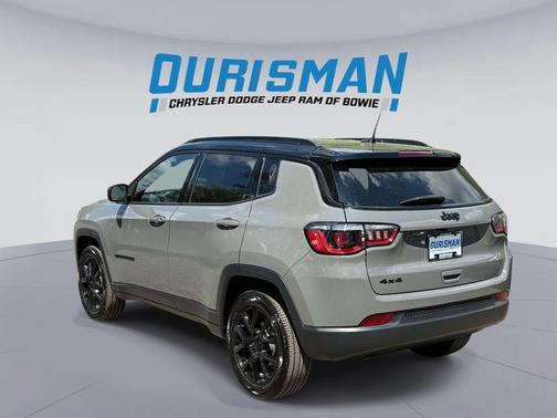 Sting-Gray Clearcoat 2023 Jeep Compass Latitude