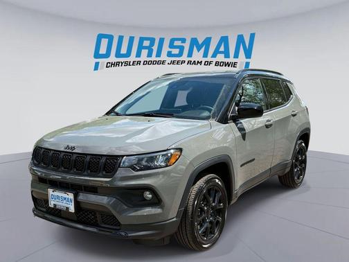Sting-Gray Clearcoat 2023 Jeep Compass Latitude