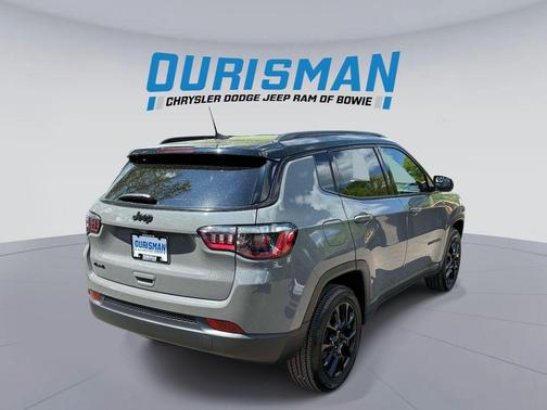 Sting-Gray Clearcoat 2023 Jeep Compass Latitude