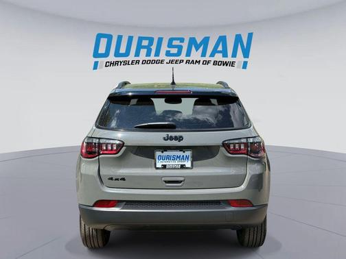 Sting-Gray Clearcoat 2023 Jeep Compass Latitude