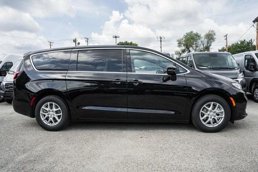 2025 Chrysler Pacifica L