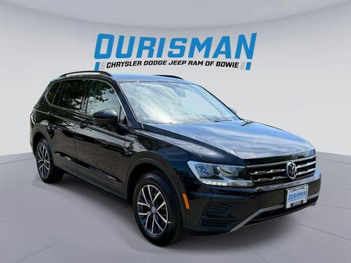 Deep Black Pearl 2019 Volkswagen Tiguan 2.0T SE 4MOTION